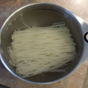 ban pho noodles soak